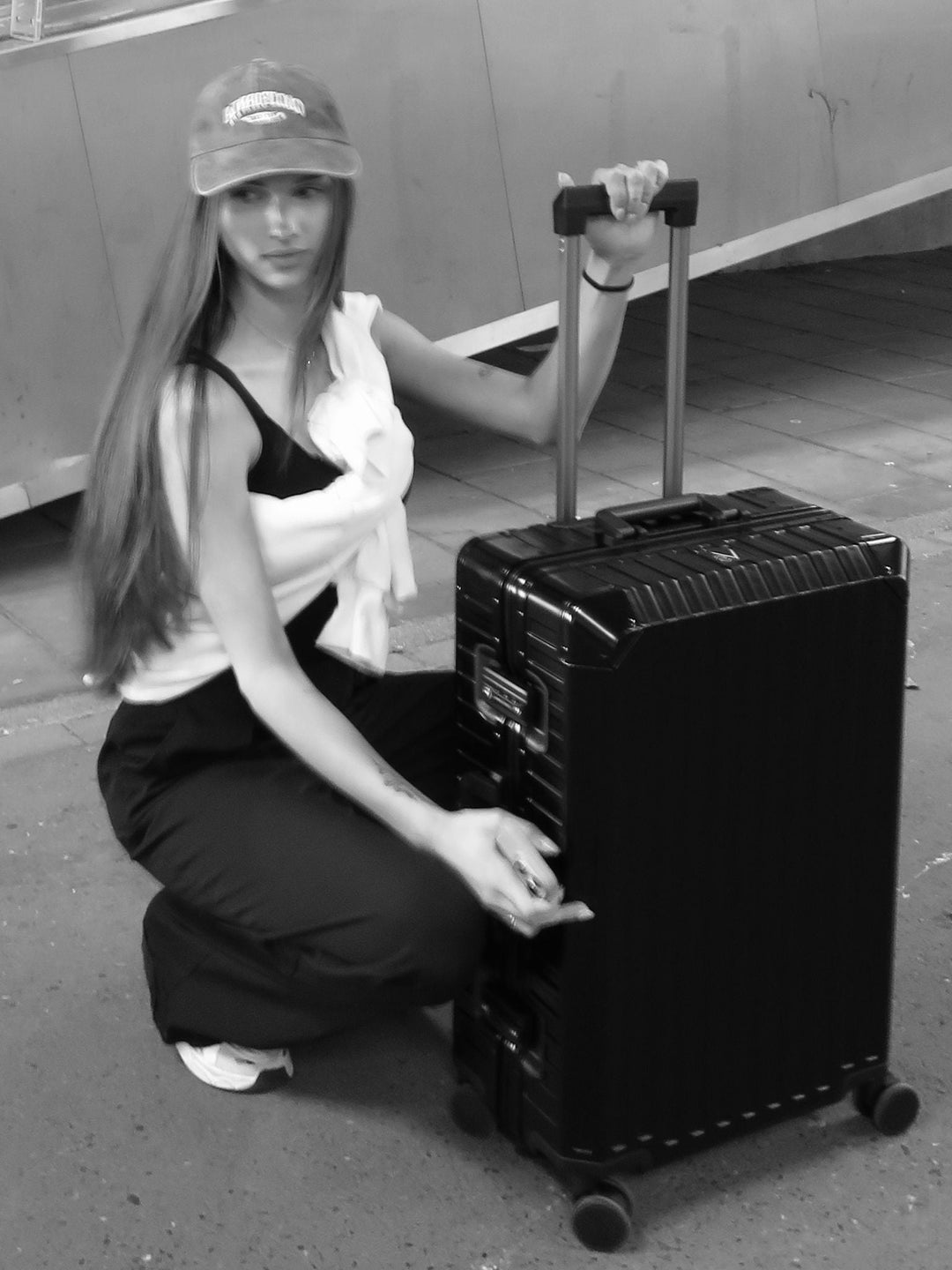 ICONIC ALUMINIUM - BLACK TRAVEL SET